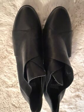 EILEEN FISHER BRAND NEW NEVER WORN Black Leather Ankle Booties With Back Zipper